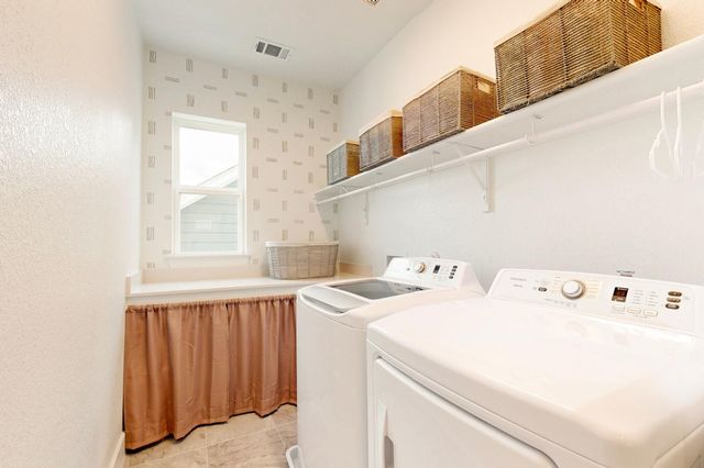 121 Breda Ave, Bastrop, TX 78602