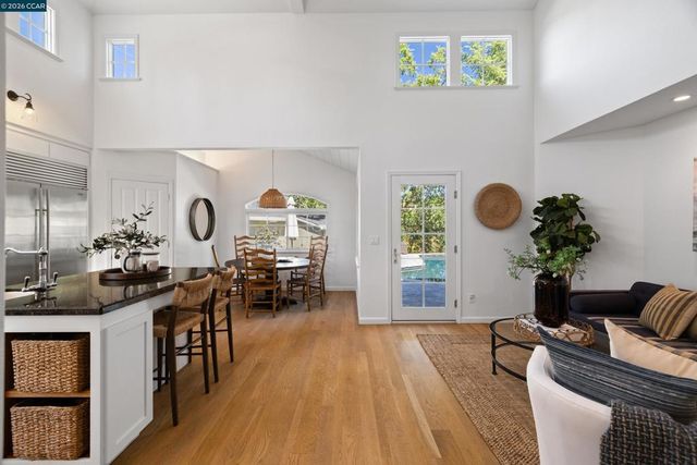 101 La Bolsa Rd, Walnut Creek, CA 94598