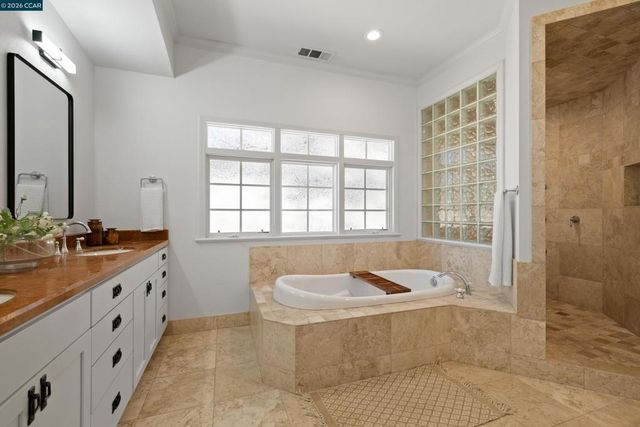 101 La Bolsa Rd, Walnut Creek, CA 94598