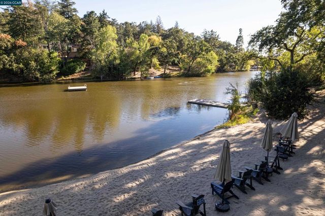 101 La Bolsa Rd, Walnut Creek, CA 94598