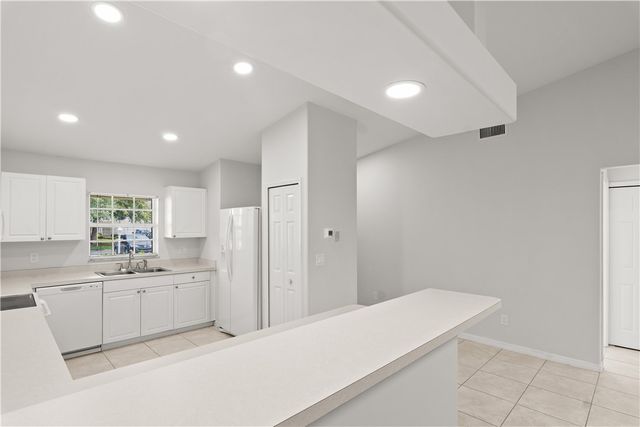 996 S Easy Street, Sebastian, FL 32958