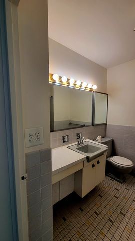 5701 N Sheridan Road 5U, Chicago, IL 60660