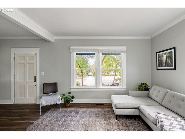 7604 Se WOODSTOCK Blvd, Portland, OR 97206