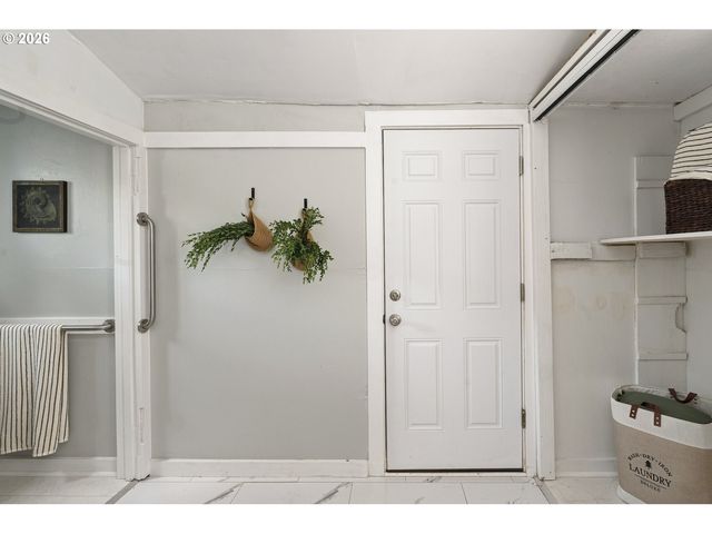 7604 Se WOODSTOCK Blvd, Portland, OR 97206