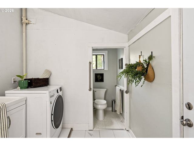 7604 Se WOODSTOCK Blvd, Portland, OR 97206