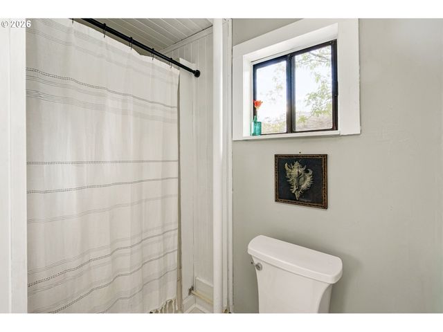 7604 Se WOODSTOCK Blvd, Portland, OR 97206