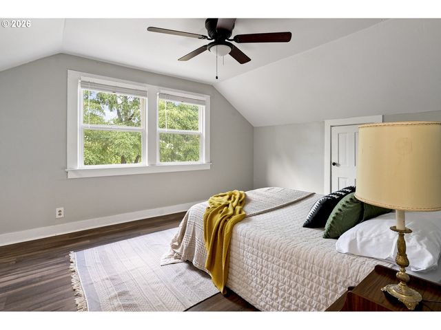 7604 Se WOODSTOCK Blvd, Portland, OR 97206