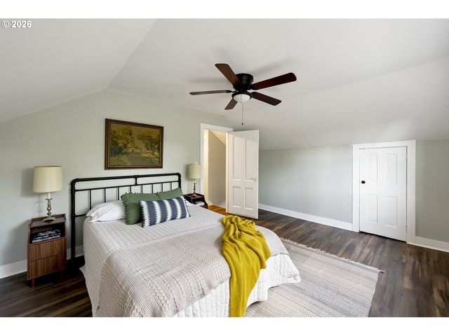 7604 Se WOODSTOCK Blvd, Portland, OR 97206