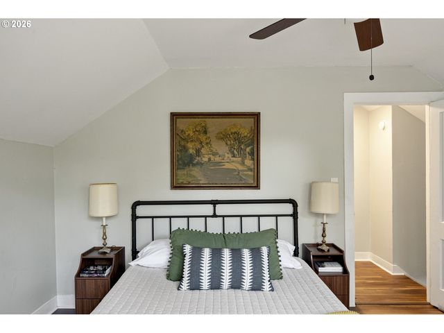 7604 Se WOODSTOCK Blvd, Portland, OR 97206