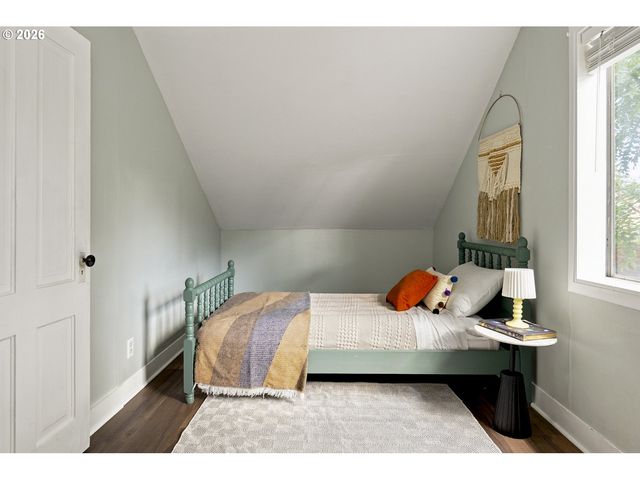 7604 Se WOODSTOCK Blvd, Portland, OR 97206