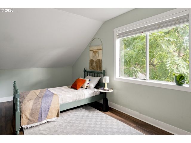 7604 Se WOODSTOCK Blvd, Portland, OR 97206