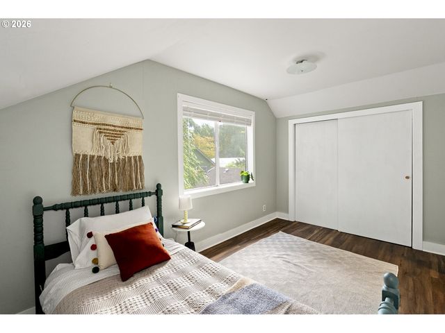 7604 Se WOODSTOCK Blvd, Portland, OR 97206