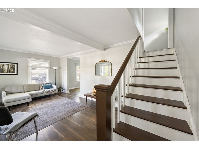 7604 Se WOODSTOCK Blvd, Portland, OR 97206