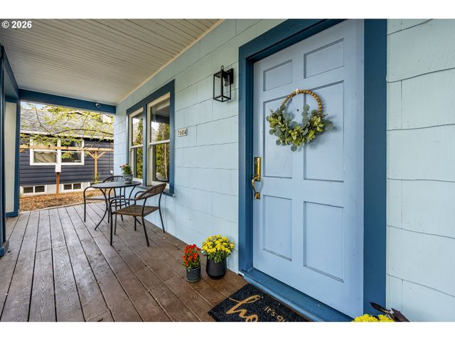 7604 Se WOODSTOCK Blvd, Portland, OR 97206
