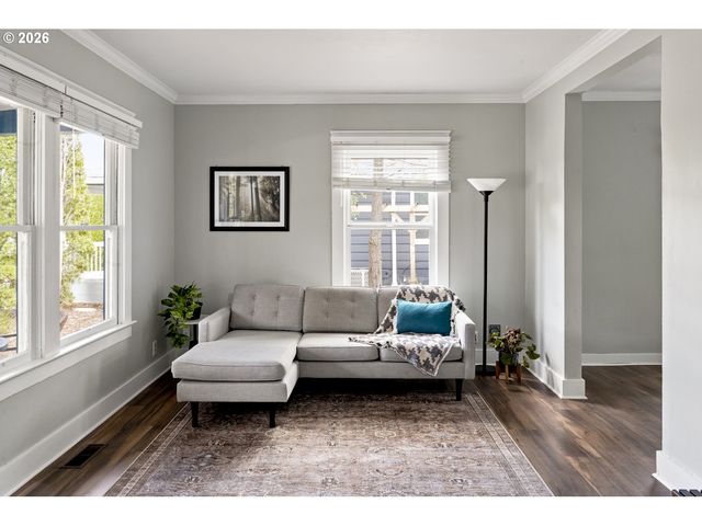 7604 Se WOODSTOCK Blvd, Portland, OR 97206