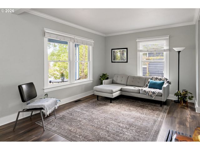 7604 Se WOODSTOCK Blvd, Portland, OR 97206