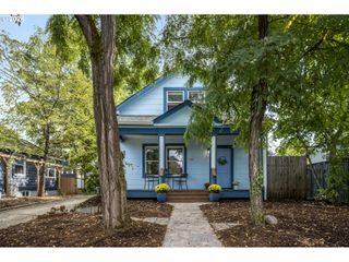 7604 Se WOODSTOCK Blvd, Portland, OR 97206