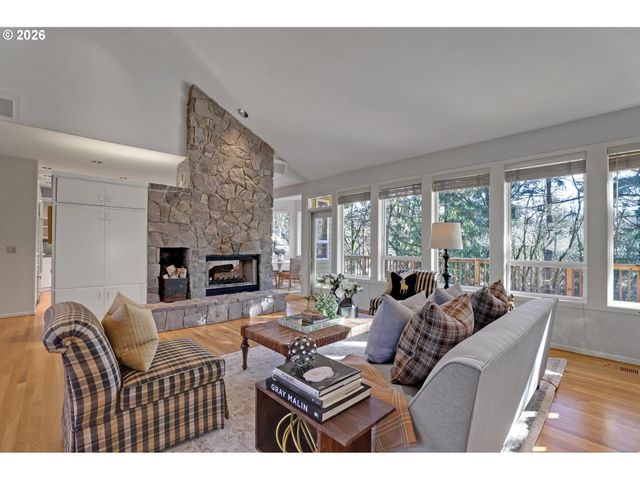 700 Sw 67TH Pl, Portland, OR 97225