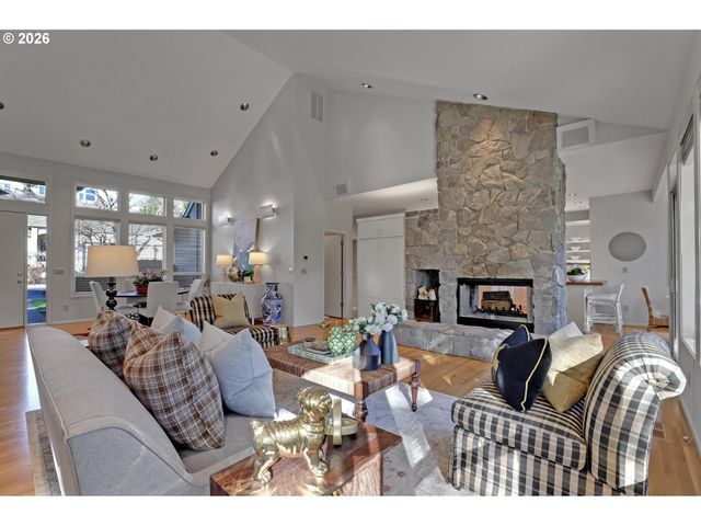 700 Sw 67TH Pl, Portland, OR 97225