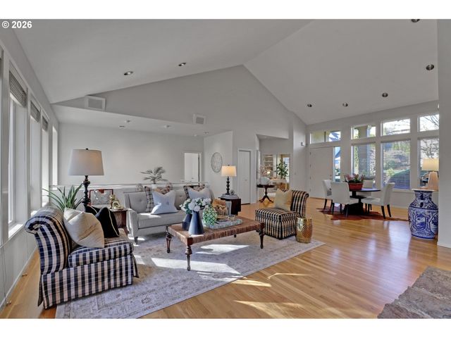 700 Sw 67TH Pl, Portland, OR 97225