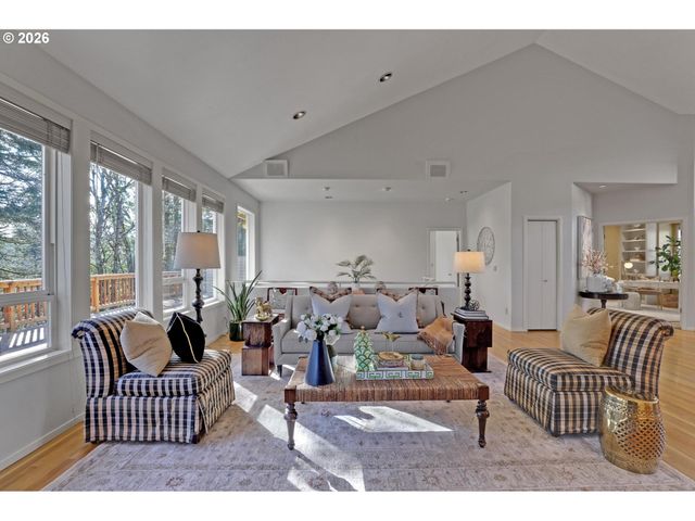 700 Sw 67TH Pl, Portland, OR 97225