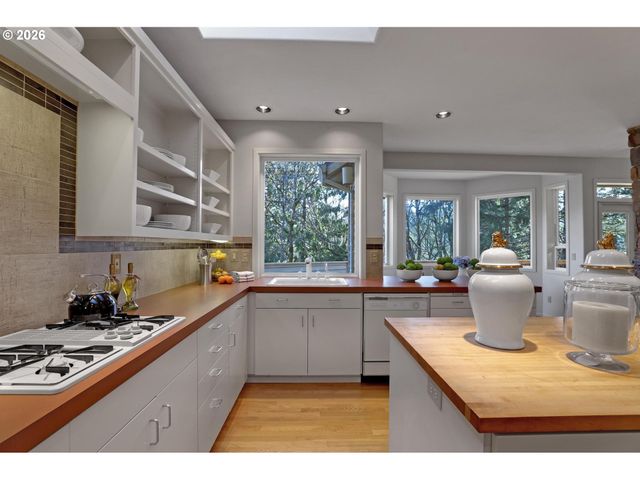 700 Sw 67TH Pl, Portland, OR 97225