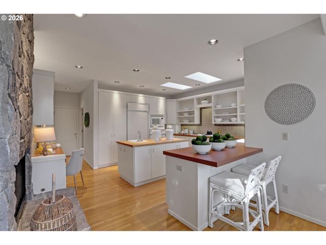 700 Sw 67TH Pl, Portland, OR 97225