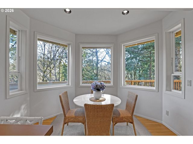 700 Sw 67TH Pl, Portland, OR 97225