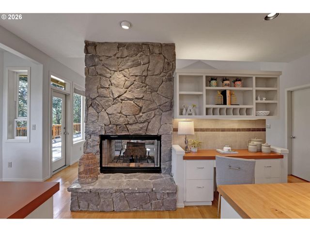 700 Sw 67TH Pl, Portland, OR 97225