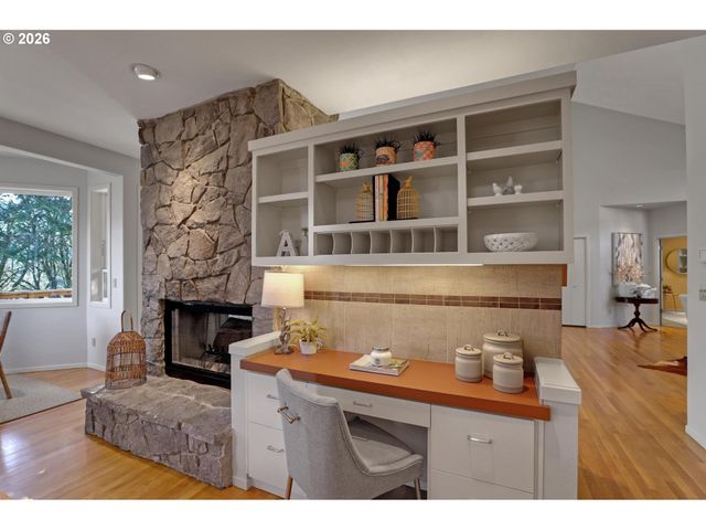 700 Sw 67TH Pl, Portland, OR 97225