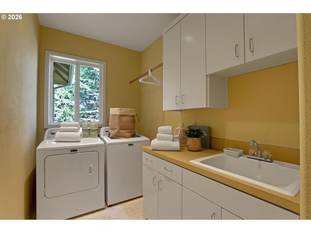 700 Sw 67TH Pl, Portland, OR 97225