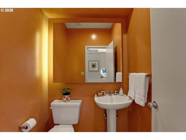 700 Sw 67TH Pl, Portland, OR 97225