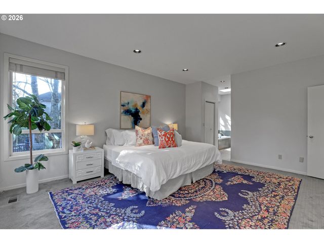 700 Sw 67TH Pl, Portland, OR 97225