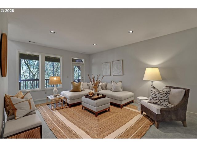 700 Sw 67TH Pl, Portland, OR 97225