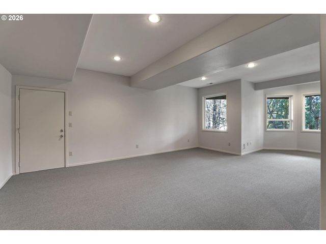 700 Sw 67TH Pl, Portland, OR 97225