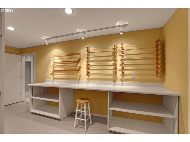 700 Sw 67TH Pl, Portland, OR 97225