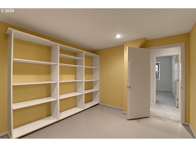 700 Sw 67TH Pl, Portland, OR 97225