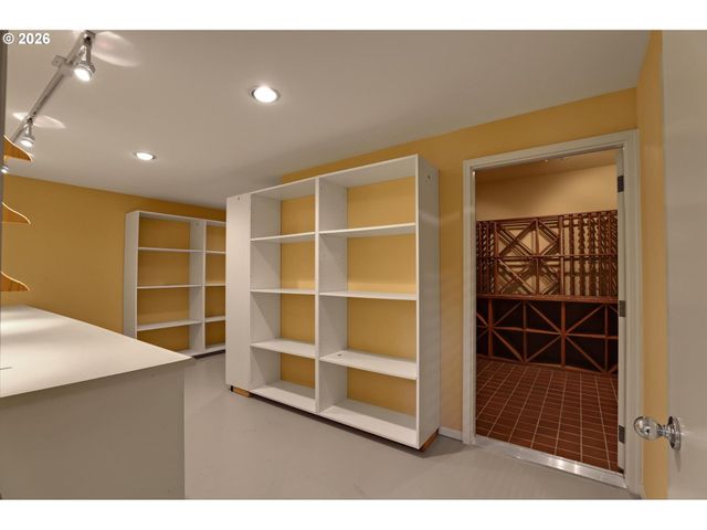 700 Sw 67TH Pl, Portland, OR 97225