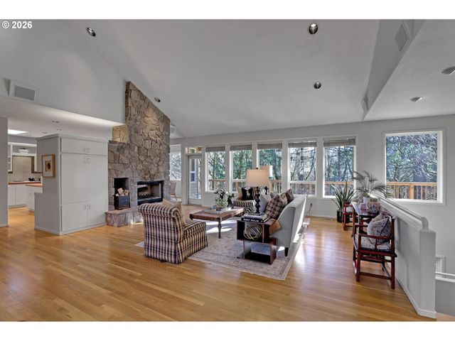 700 Sw 67TH Pl, Portland, OR 97225