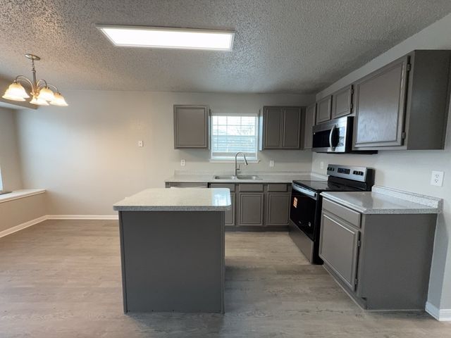 704 Inglewood Trail, Desoto, TX 75115