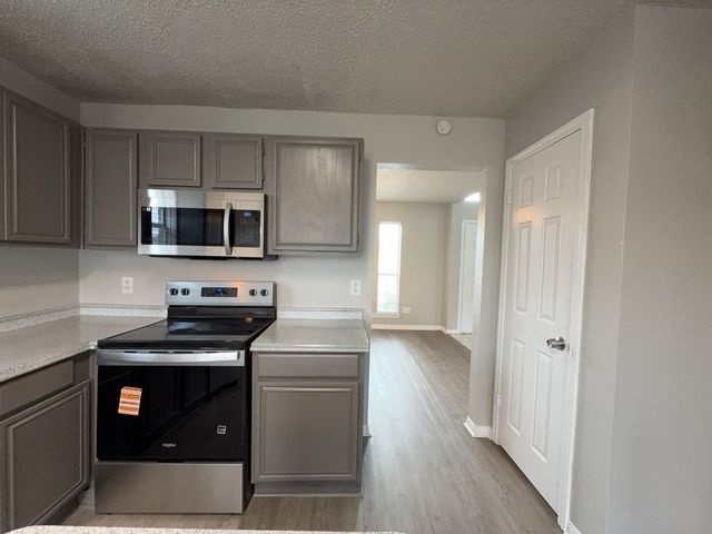 704 Inglewood Trail, Desoto, TX 75115