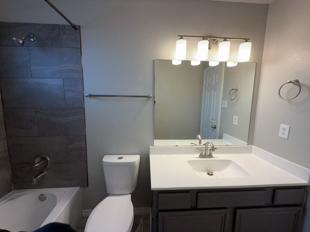 704 Inglewood Trail, Desoto, TX 75115