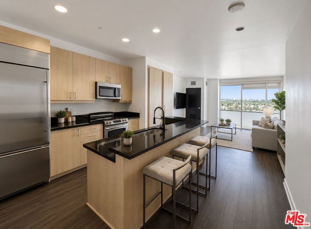 8601 Wilshire Blvd 902, Beverly Hills, CA 90211