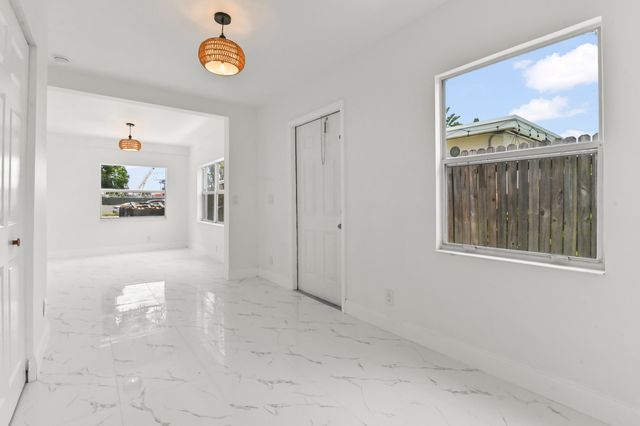515 Putnam Road, West Palm Beach, FL 33405