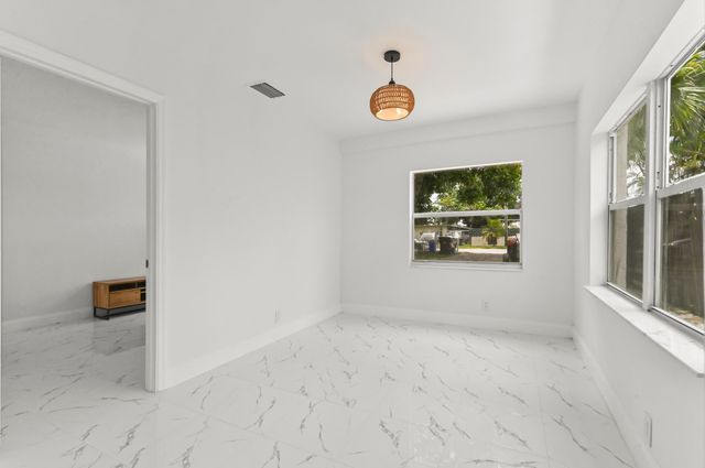 515 Putnam Road, West Palm Beach, FL 33405
