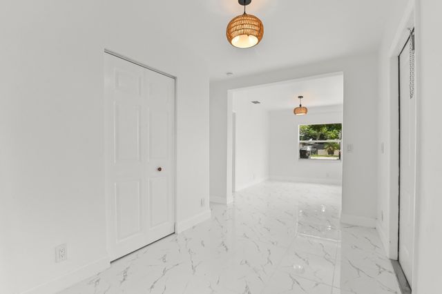 515 Putnam Road, West Palm Beach, FL 33405