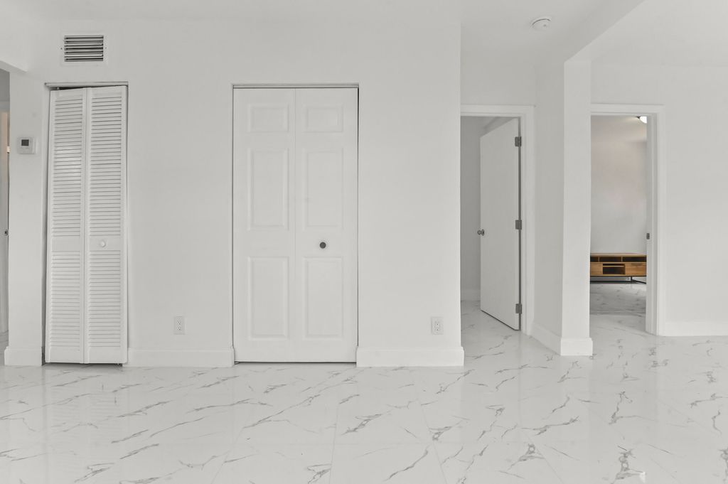 515 Putnam Road, West Palm Beach, FL 33405
