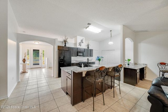 368 Thunderbird Avenue NW, Palm Bay, FL 32907