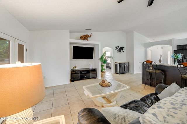 368 Thunderbird Avenue NW, Palm Bay, FL 32907