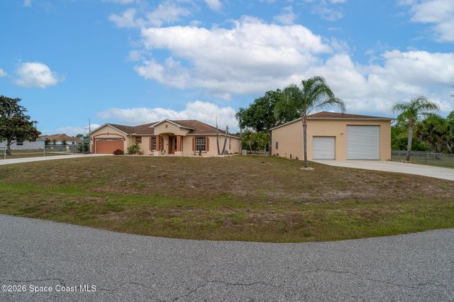 368 Thunderbird Avenue NW, Palm Bay, FL 32907